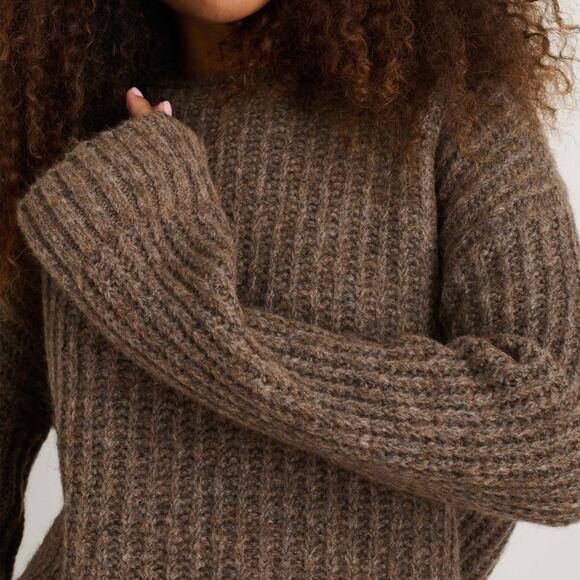 Cozy Brown Knit Sweater - Picture 4 of 12